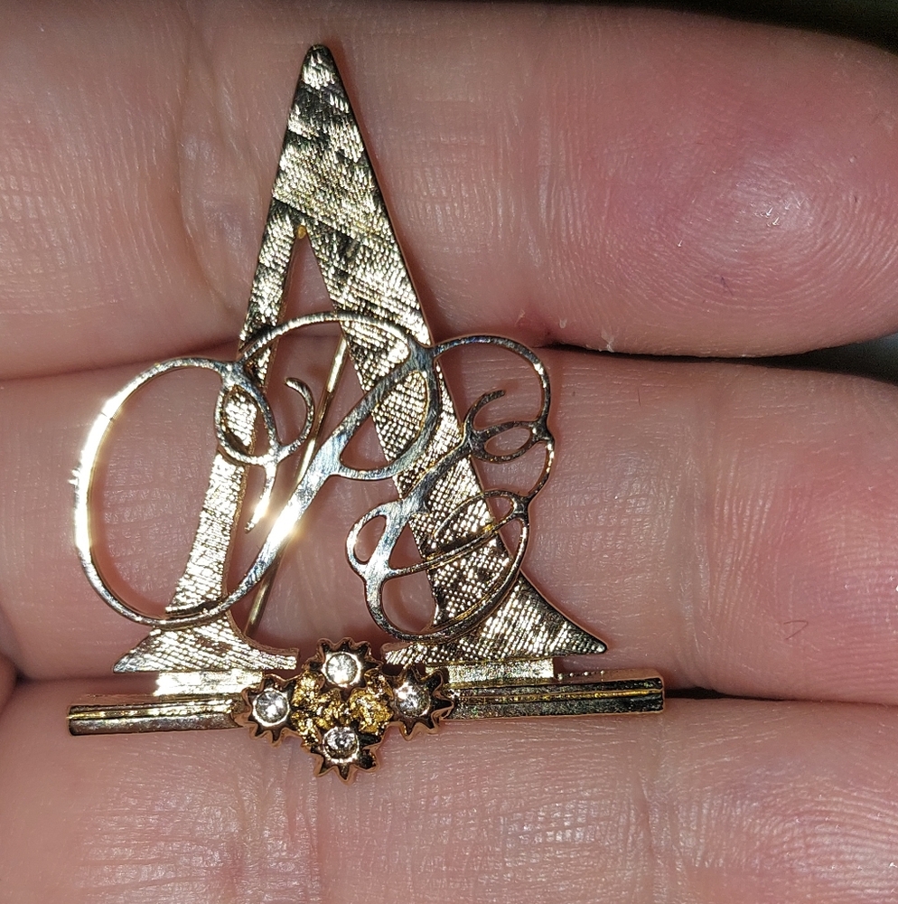 Avon President's Club Gold Floral Brooch